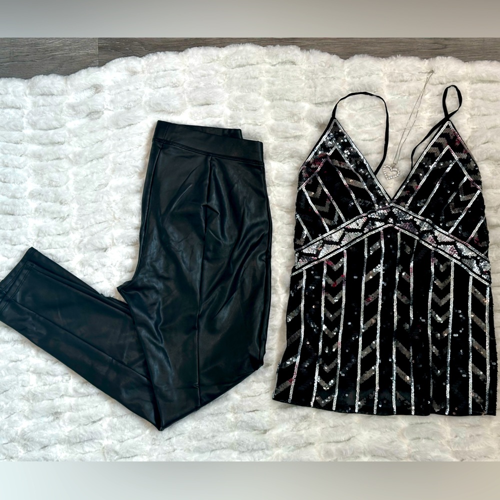 EXPRESS BRAND: Black leggings/ Size: M/ HIGH RISE!